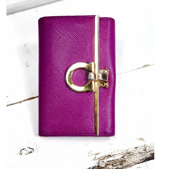Salvatore ferragamo 2025 key holder